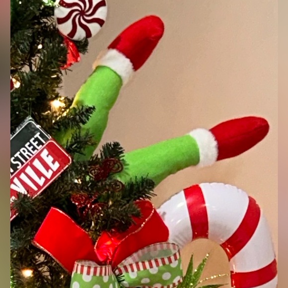 Grinch/Elf Legs Christmas Tree Decor - Picture 5 of 5